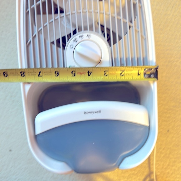 HONEYWELL QuietCare Cool Moisture Humidifier - Picture 6 of 8